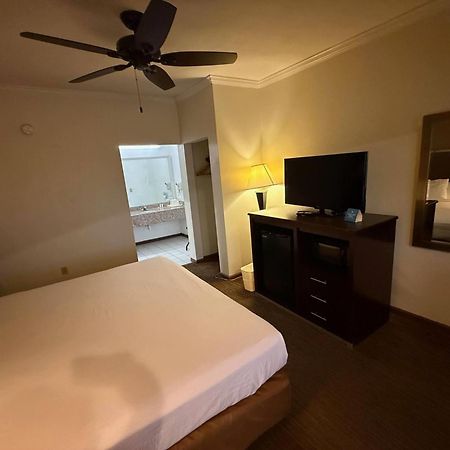 Inn Of Navasota Hotel Bagian luar foto